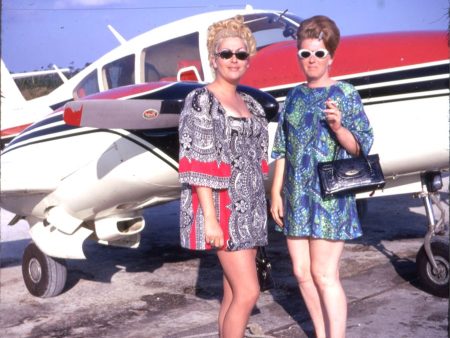 Stereo Slide - 1970s - Ladies in front Piper PA-23 (Comanche) - Realist format - vintage Online